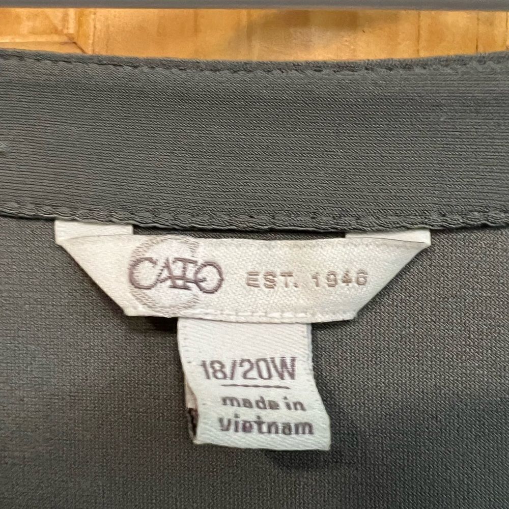 Cato size 18/20 beautiful gray/green sequin embellished blouse - Picture 3 of 4